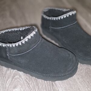 BearPaw Women's Black Suede Shoes